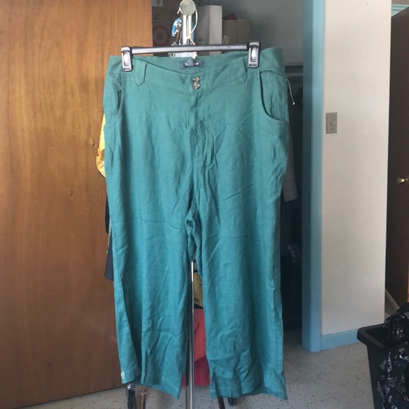 Green Capris - Picture 2 of 3